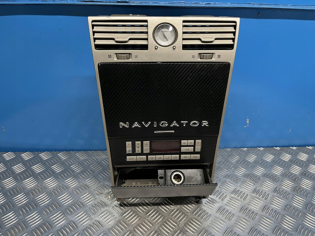 фото №1, Lincoln navigator ii 03 рамка радио панель средний