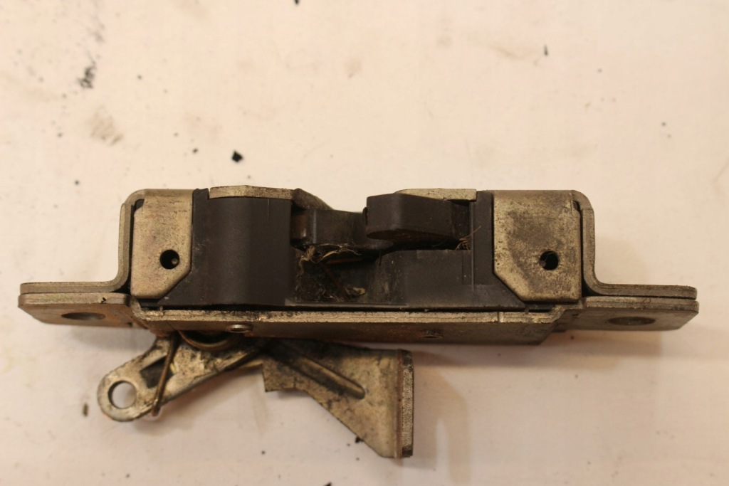 Замок дверь раздвижных верхний 9067301335 mercedes sprinter 906 Киев