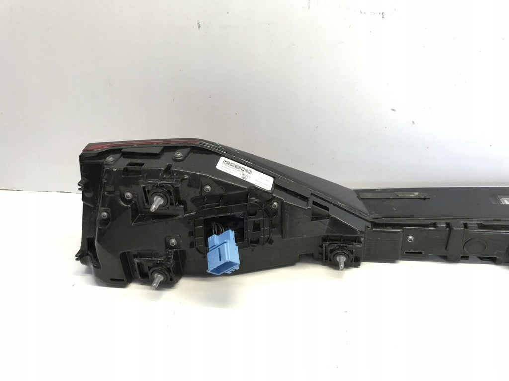 фото №14, Audi a8 d5 лампа задня середня накладка 4n0945095s