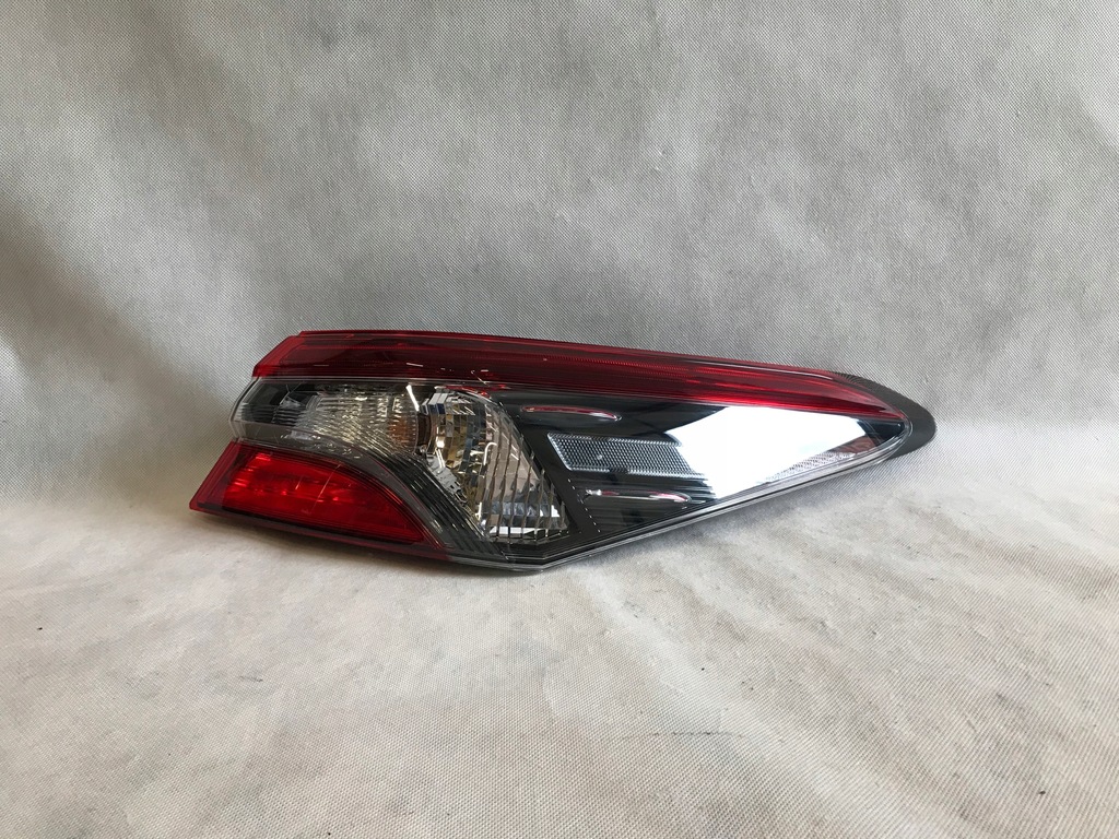 фото №1, Toyota camry ix 18- sedan лампа задня права тонована pół led europa