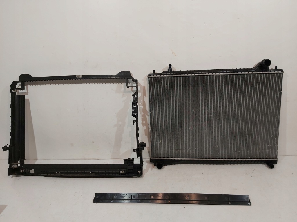 Купить Радиатор воды рамка jaguar f pace hk83-805-ab