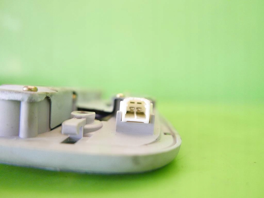 фото №9, Лампа освітлення кабіни перед mazda 323f bj 00-