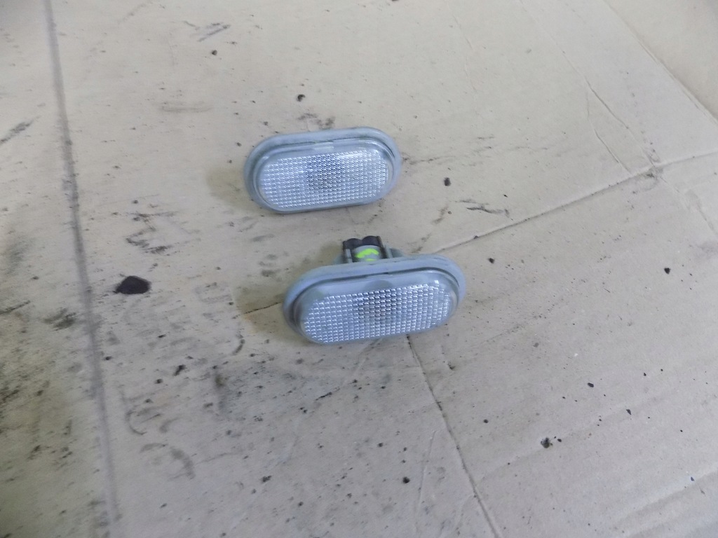 фото №1, Renault master 2 06- поворотник крила