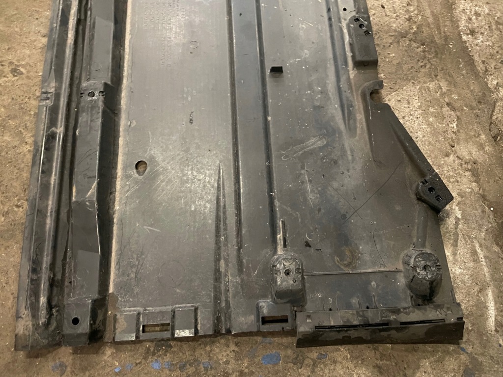 Audi a4 b8 a5 захист плита підлога підвіска ліва Київ