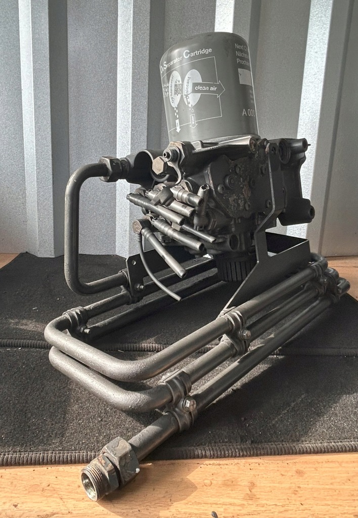 Eapu osusacz повітря mercedes actros mp4 el2208 a0014465464 + теплообмінник Київ