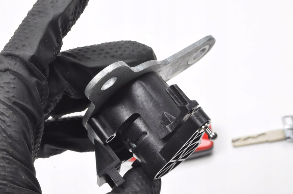 фото №8, Ferrari portofino 3.9 f164 ключ замок 324021 244409