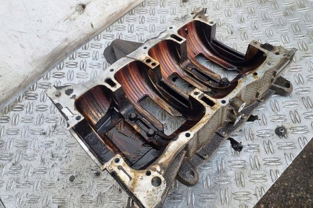 Поддон dodge caliber 04884660ac 1.8l бензиновый 110kw 2007 в Украине