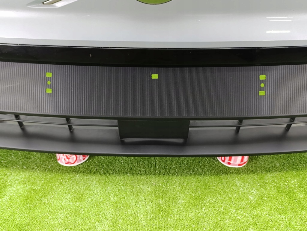 фото №9, Volvo ex30 бампер перед передний усилитель задние