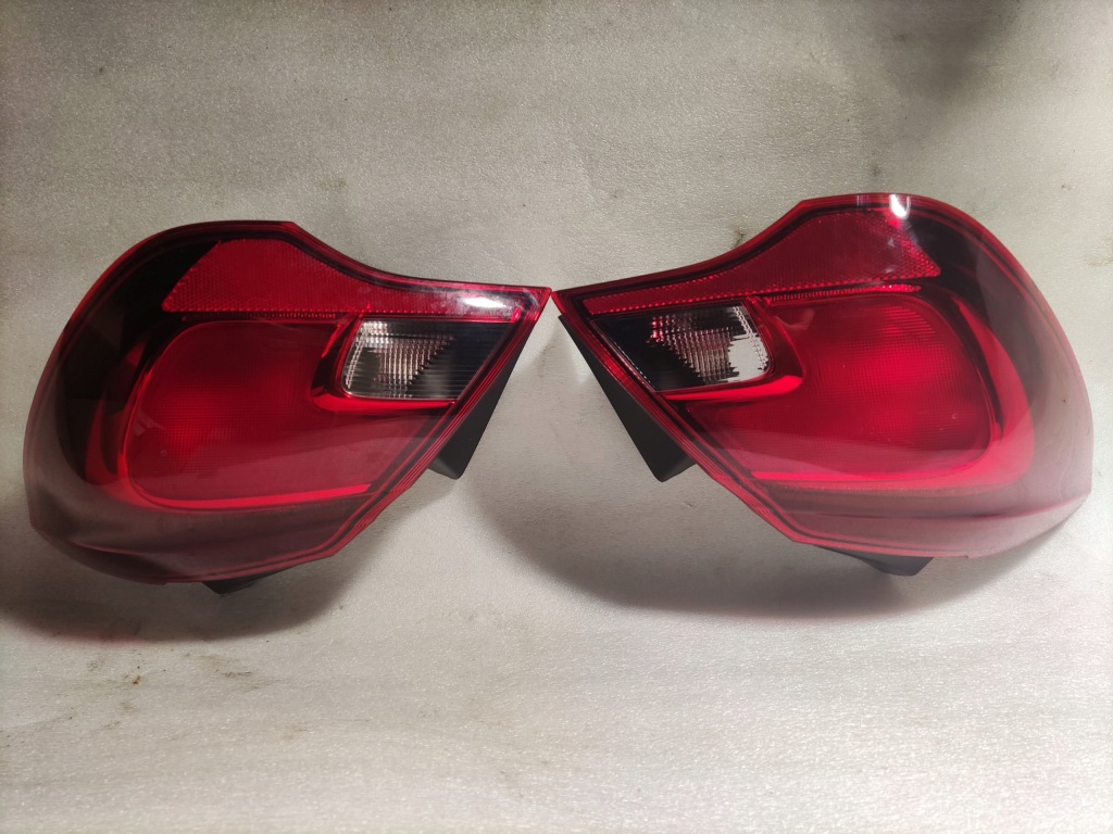 фото №1, Opel corsa e лампи задня права