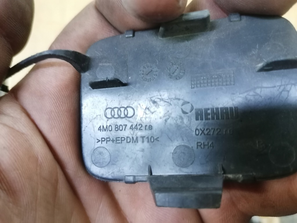 Заглушка фаркоп r задня audi q7 4m0807442re Ціна