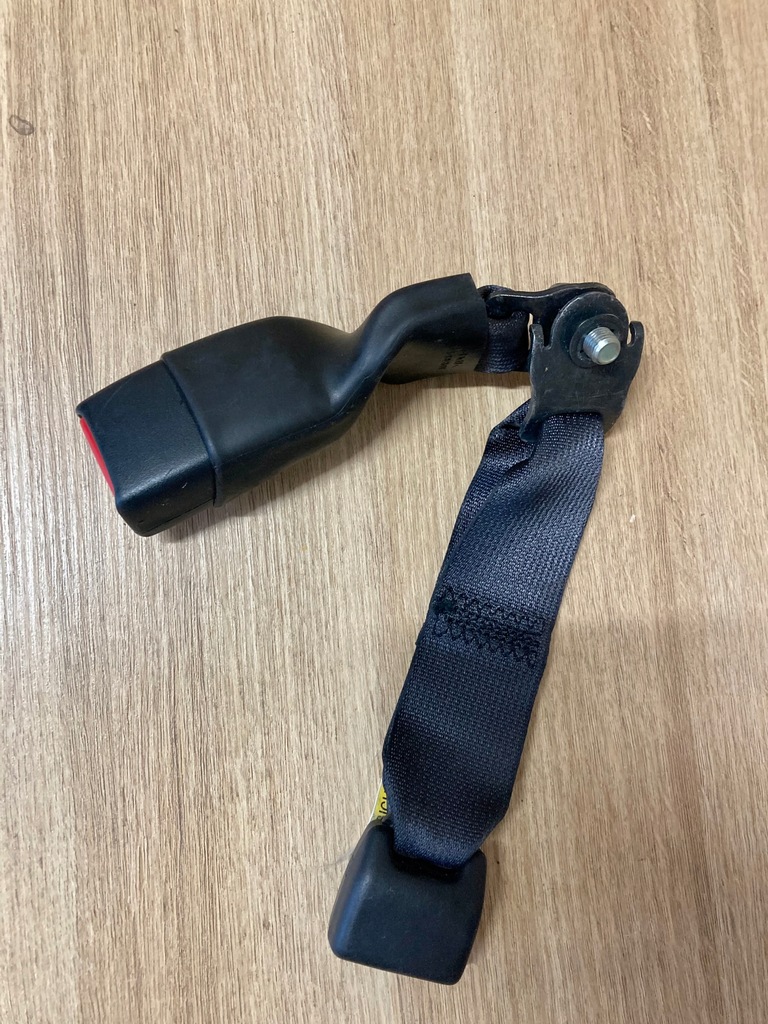 фото №1, Защёлки зажим ремней задняя subaru legacy iv 1018843