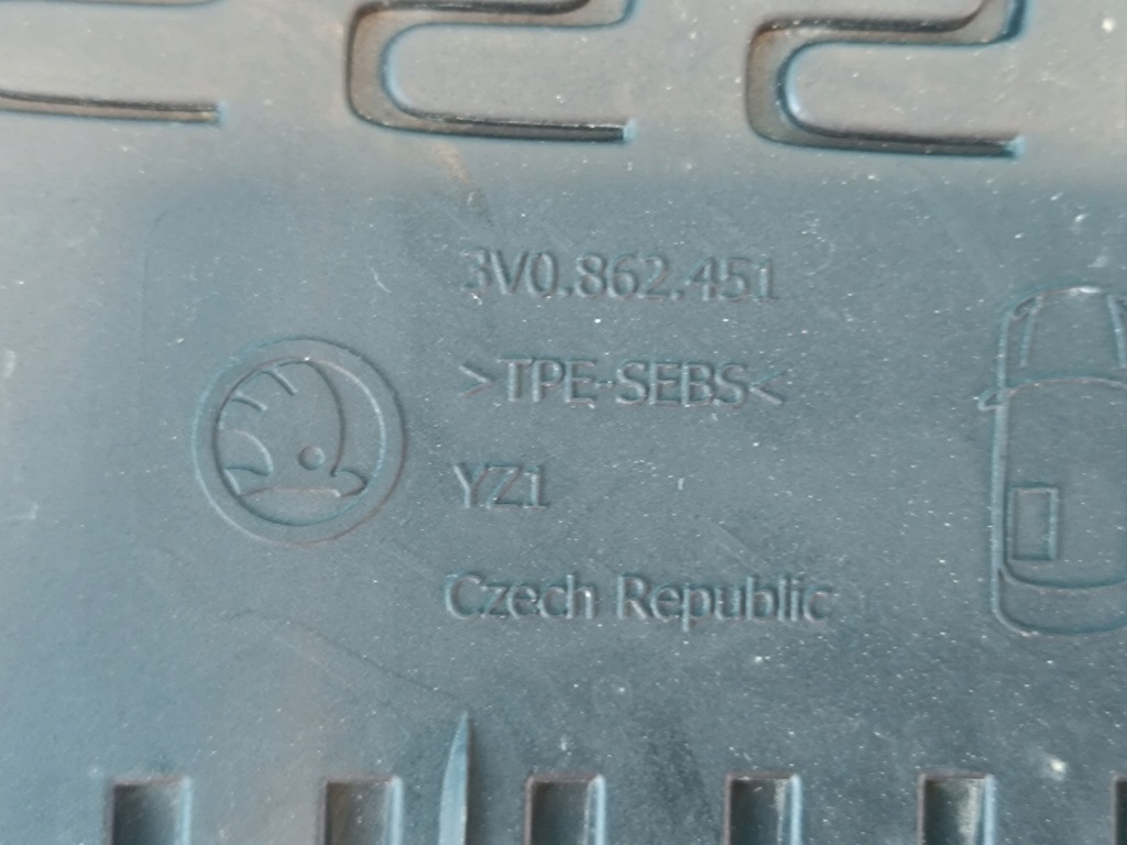 фото №9, Skoda superb 3 lift 2.0 tdi 110kw 2023 r килимки гумові комплект 3v0862451