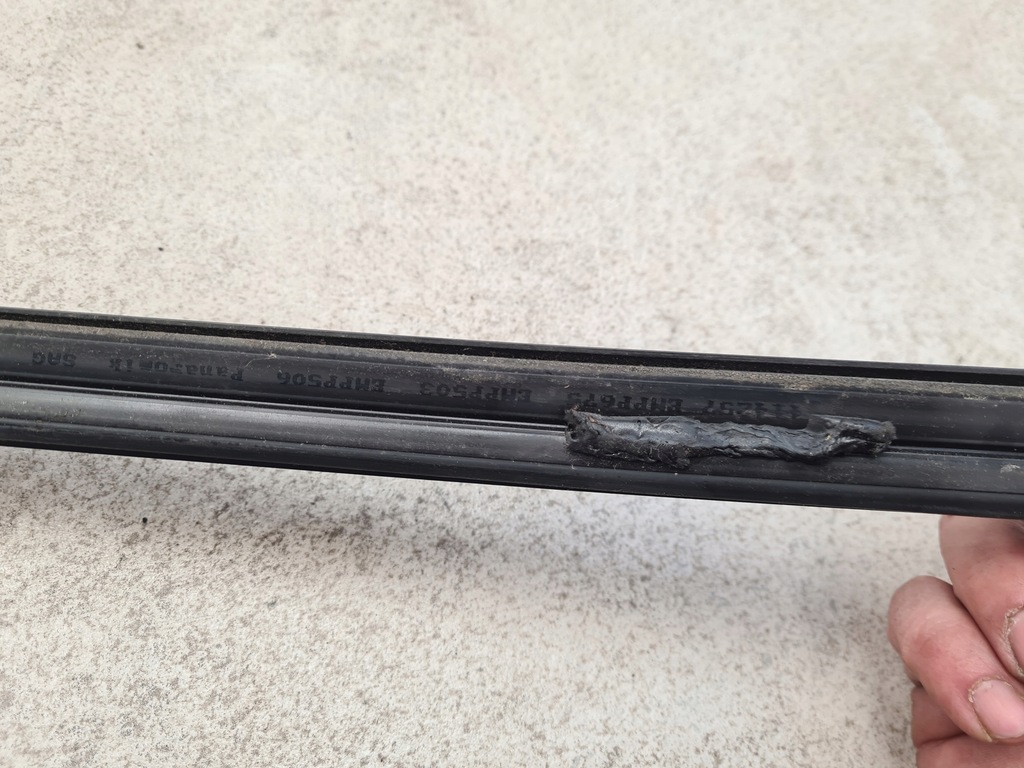 фото №9, Toyota verso молдинг прокладка кровельная правая