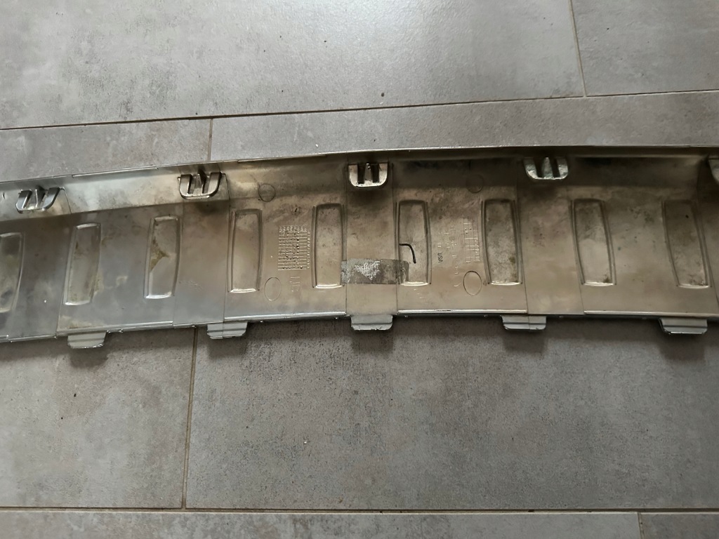 Молдинг хром бампера задній a1668840190 mercedes gl x166 12-15 Зі Шроту