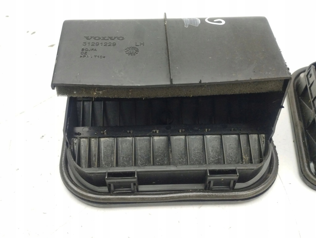 Купить Volvo s60 2012 комплект решётка вентиляционная под бампером задним