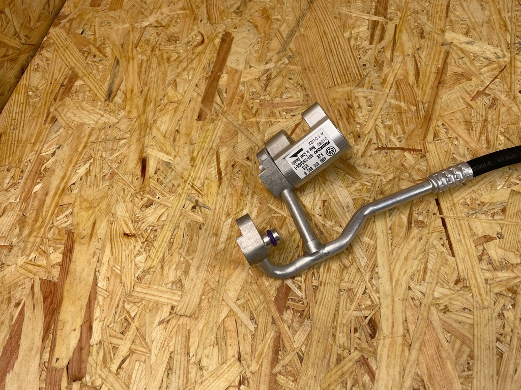 фото №8, Wąż трубка шланг кондиционера porsche taycan 9j1 9j1820741b 2019-