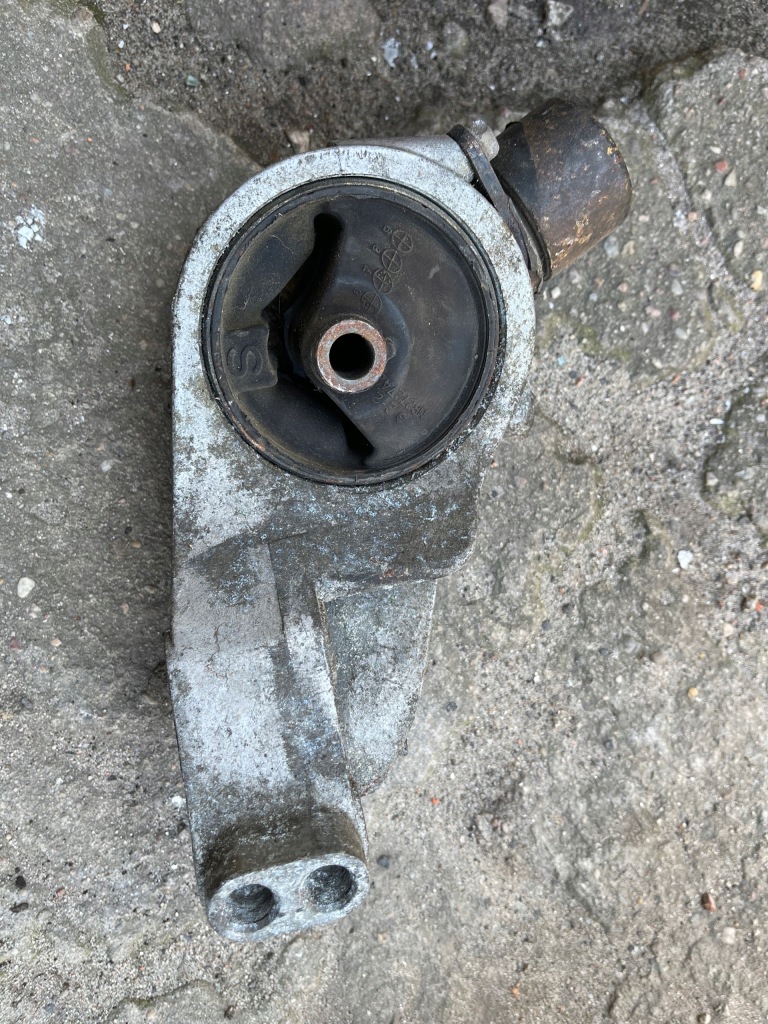 фото №1, Подушка кронштейн двигуна galant 97-03 2.5 v6