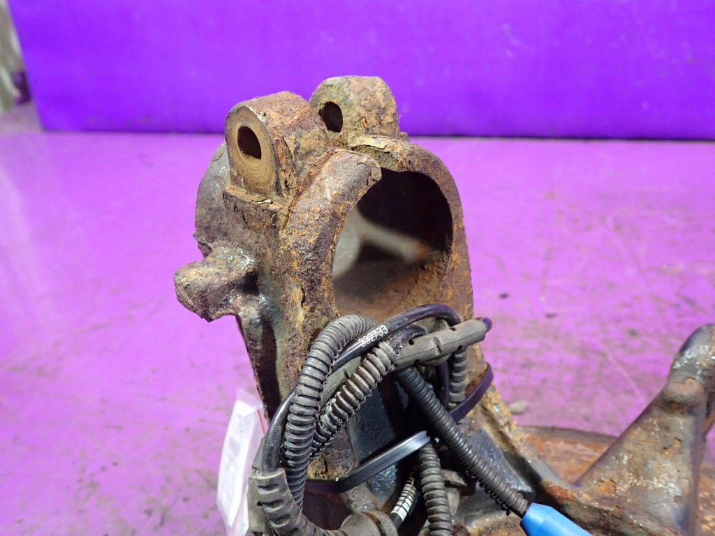 Peugeot 301 16-21 1.6 поворотный кулак перед правый  ступица под abs 270mm Оригинал