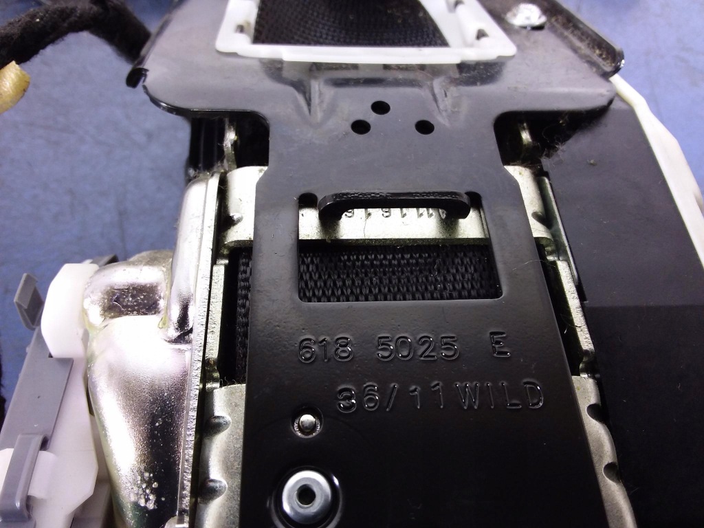 Mercedes c w204 ремень безопасности перед правый в Украине