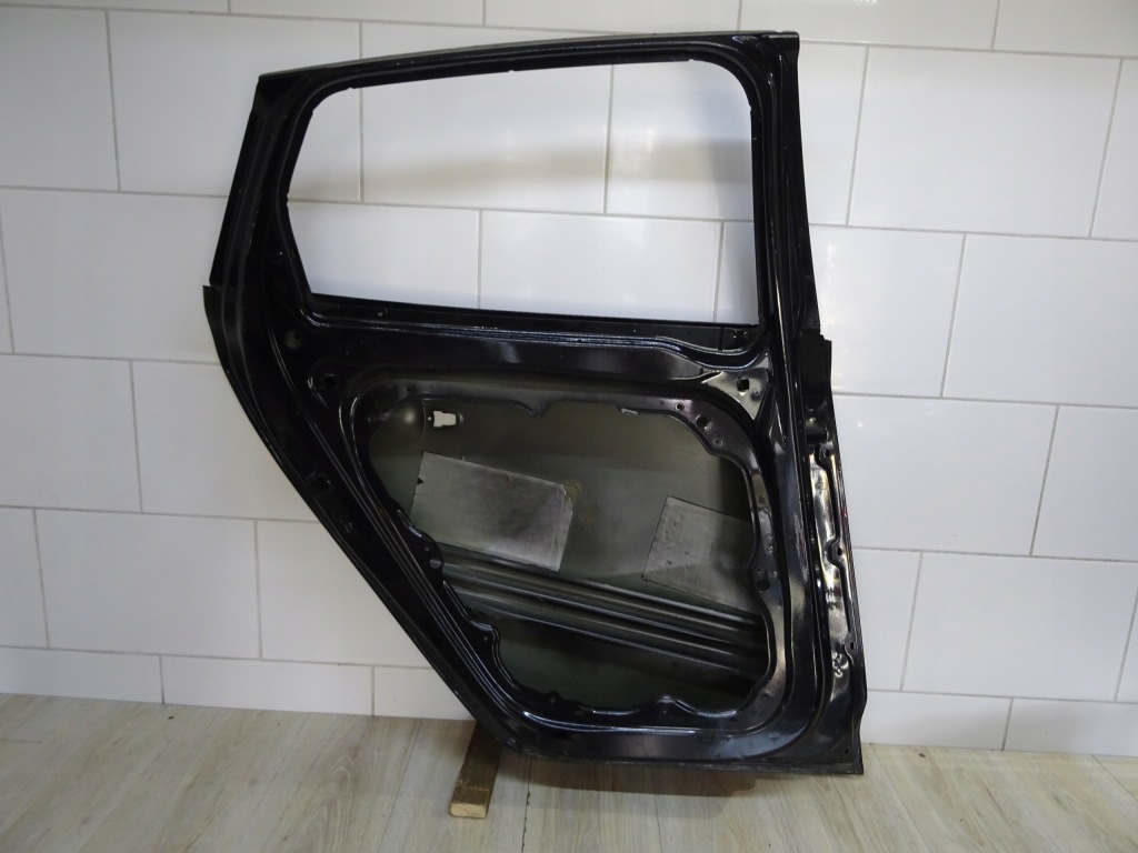 Volvo v40 2 дверь левое  задняя с Разборки