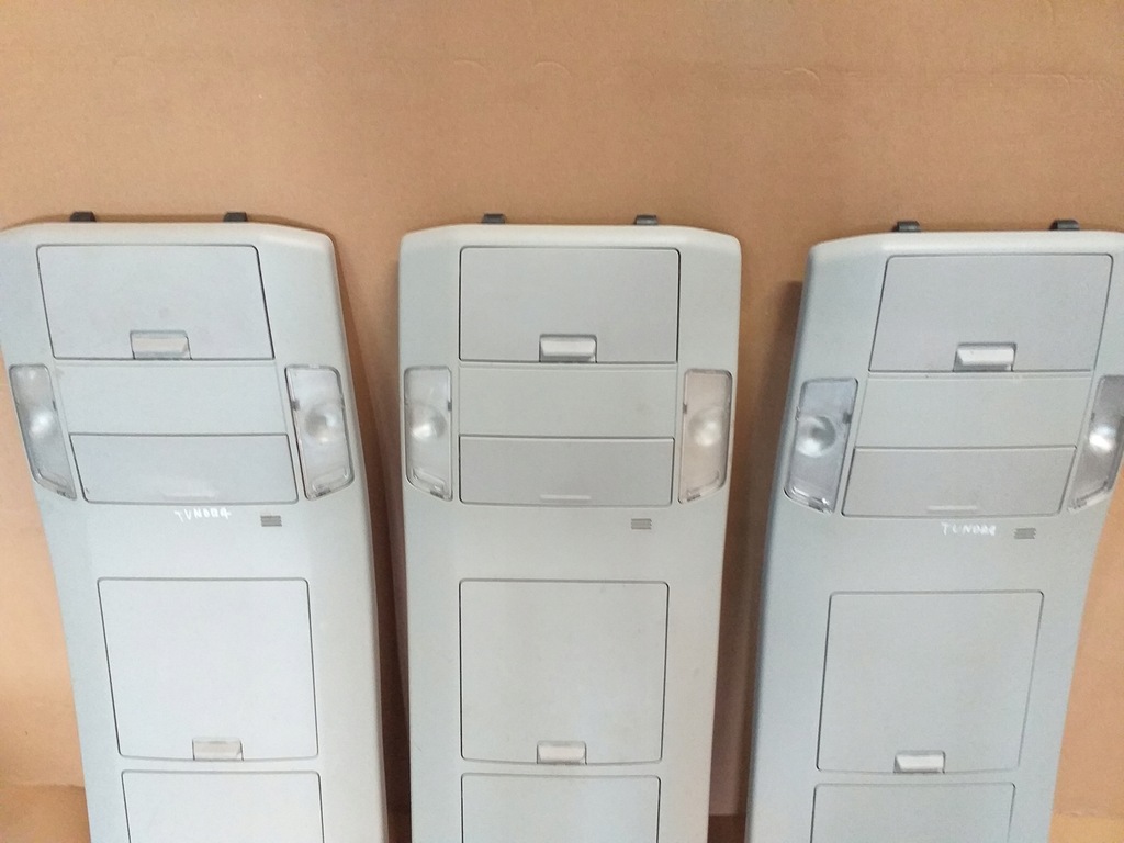 фото №5, Toyota tundra лампа потолочный бардачок панель