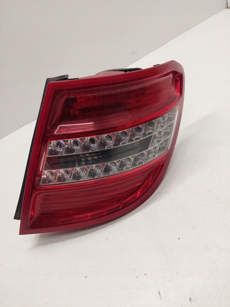 Лампа задня права mercedes w204 led оригінальний номер 2048204064 в Україні