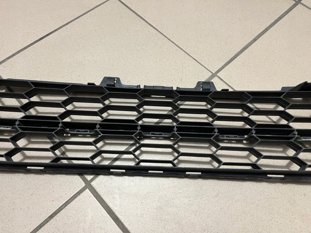 фото №8, Решітка середня бампера передня перед skoda superb iii 3 3v0 15-