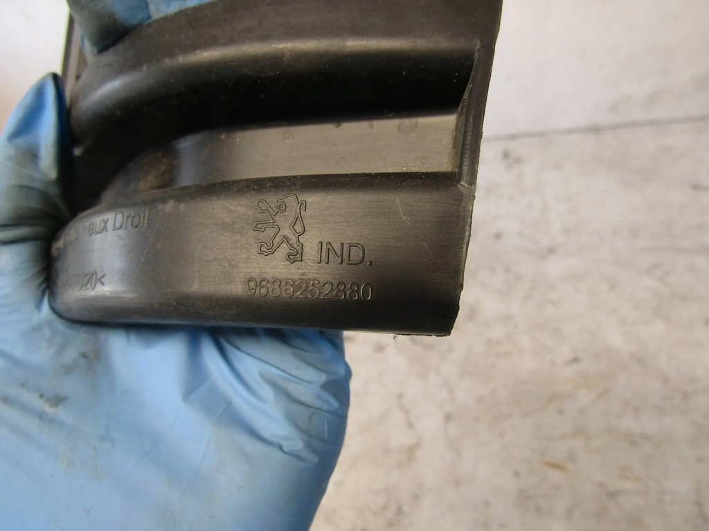 фото №11, Peugeot 5008 i напрямна бампера правий задня