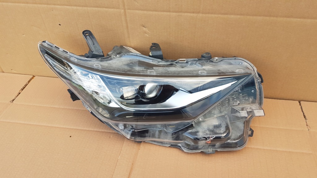 Фара перед правий toyota auris 2 рестайлінг  full led 15- Зі Шроту