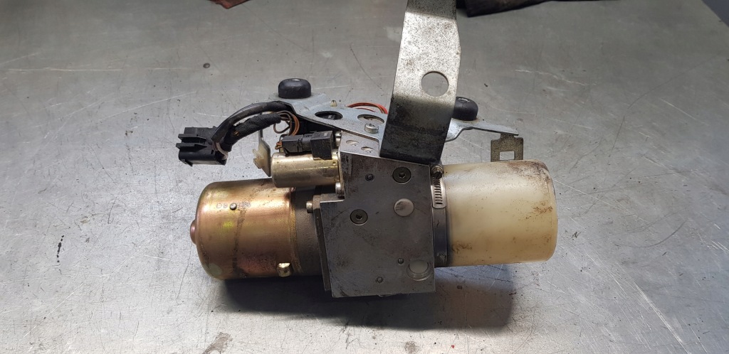 фото №1, Mercedes slk r170 насос двигун дах a1708000030