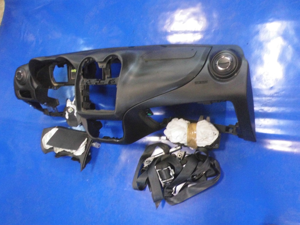 фото №3, Приборная панель подушки безопасности ремни подушка безопасности карбон alfa romeo mito