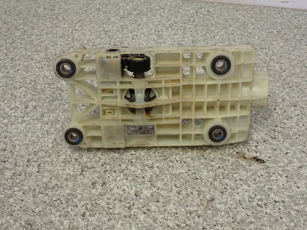 фото №7, Mazda 6 2.0 дизель 02-05 домкрат переключения передач