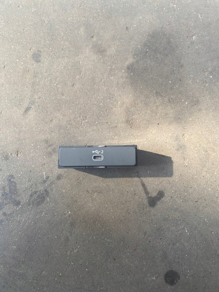 фото №1, Audi a5 8w роз'єм port usb 8w0035708a
