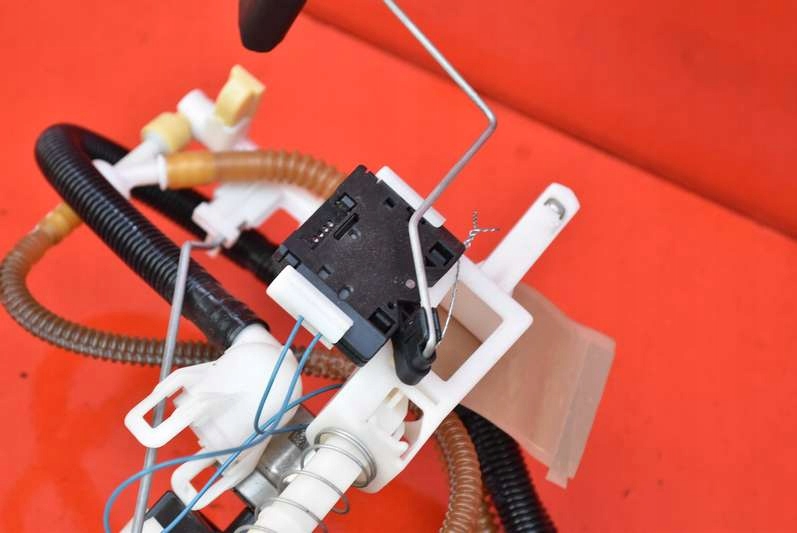 фото №6, Датчик уровня топлива 7162394 bmw e90 e91 3.0i 272 km 04-10