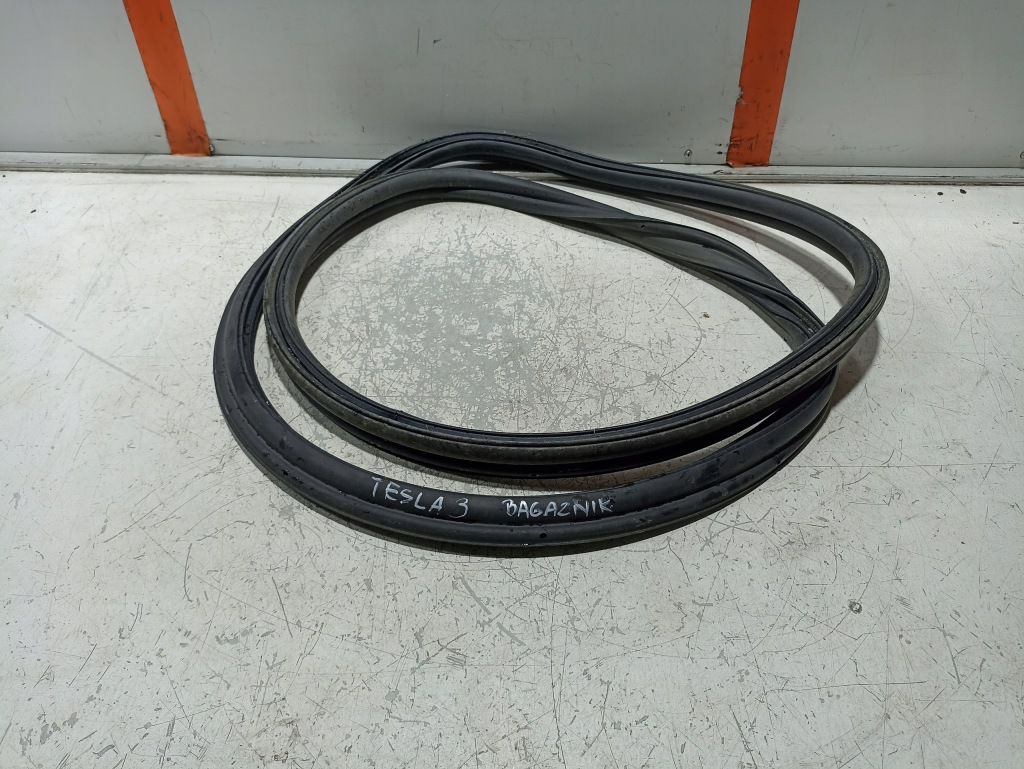 Купити Tesla model 3 прокладка кузовна багажника задній