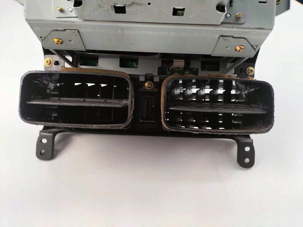 фото №12, Консоль средняя радио toyota avensis 8611005020