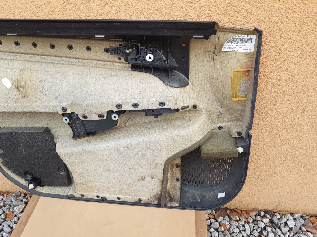 Обшивка двері правий перед opel astra h 5 двері чорний матеріал європа гарний Зі Шроту