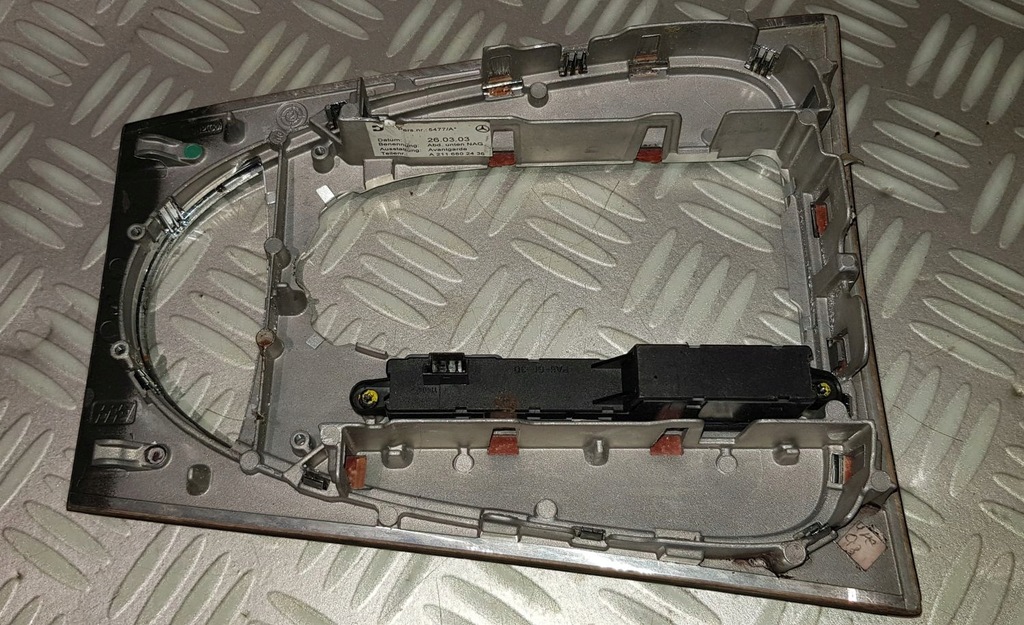 фото №9, Mercedes w211 рамка домкрата передач панель dekor 03r