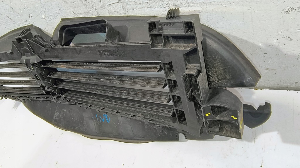 Впуск руль воздуха жалюзи mercedes a-klasa w177 Недорого