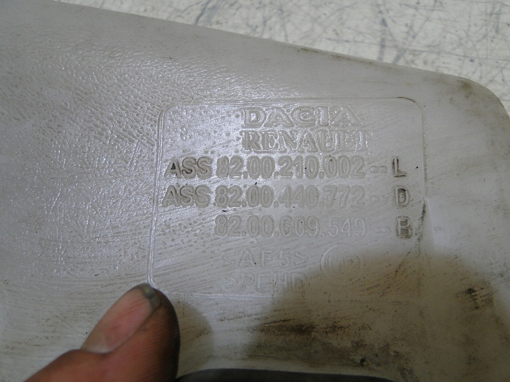 фото №9, Dacia sandero i бак жидкость омывателя