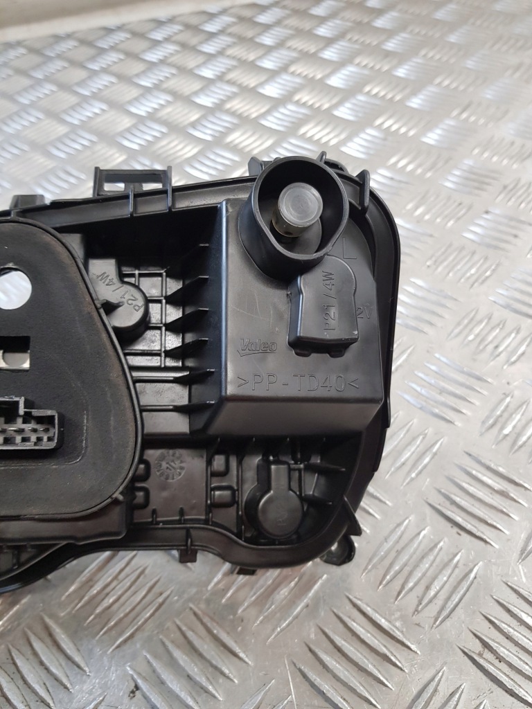 Вкладиш фари ліве задні peugeot 301 седан 18r- європа Київ