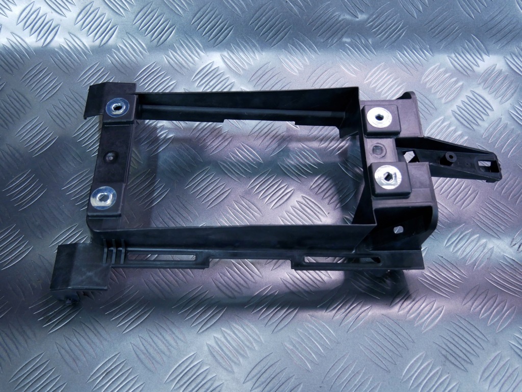 фото №1, Audi a4 b8 кронштейн туннель 8k0863531a