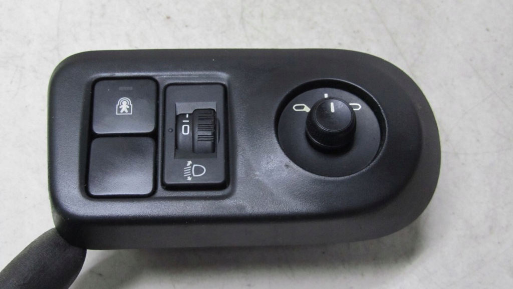 фото №1, Citroen c4 cactus переключатель зеркал 14-