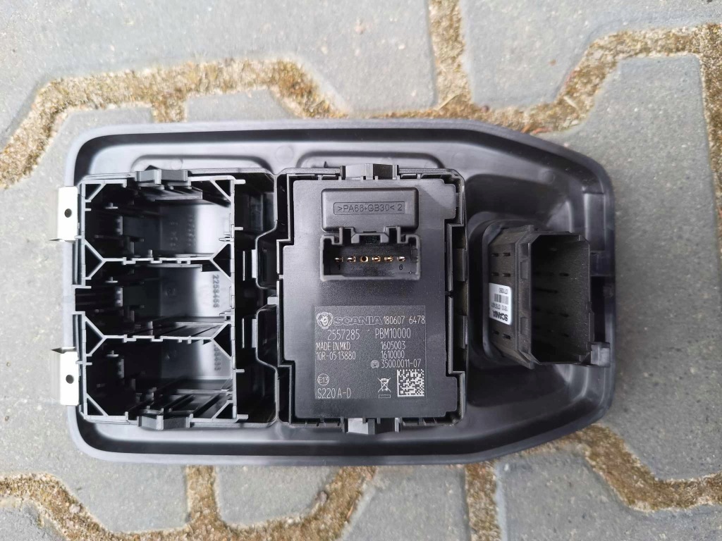 фото №2, Панель переключатели scania r ngs 2557285