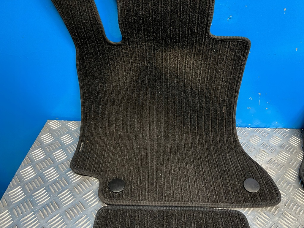 фото №7, Mercedes w205 sedan оригинальные коврики комплект