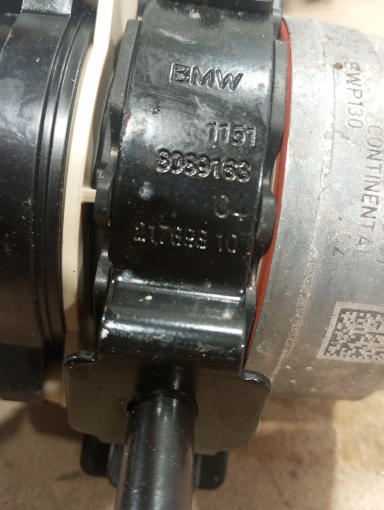 Bmw m3 g80 шланг пабтрубок  дополнительная насос воды 8096447 8096446 5a30246 Оригинал