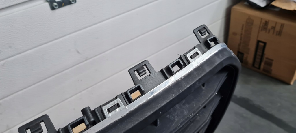 S7 4g a7 решітка радіатора решітка  бампера під  pdc камера 4g8853651ab Оригінал