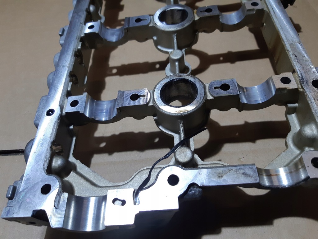 фото №14, Audi q5 8r 3.2 fsi крышка валов распределительного вала cal 06e103286l