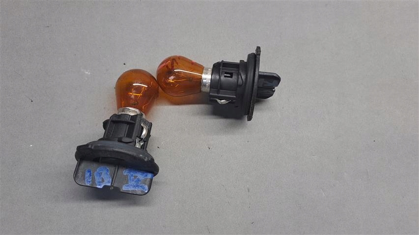 фото №1, Цоколь лампи перед seat arona ibiza v