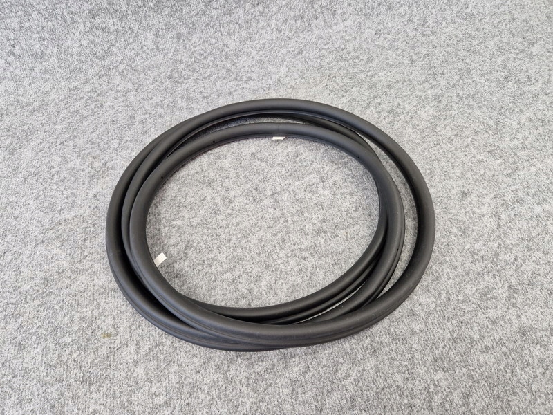 фото №1, Porsche panamera 970 97053627501 прокладка двері ліва задня nowa оригінальний номер